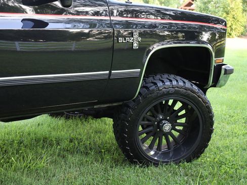 Used 1990 Chevrolet Blazer 4WD image 9