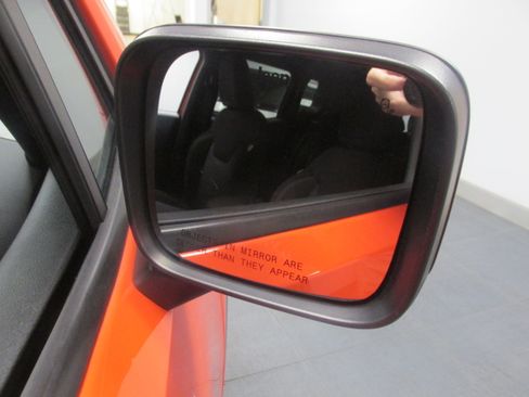 Used 2021 Jeep Renegade Latitude FWD image 17