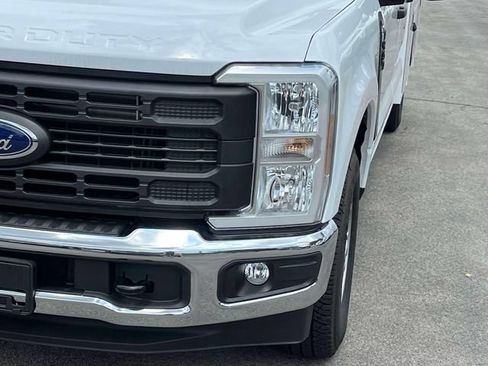 New 2026 Ford F250 XL w/ XL Chrome Package RWD image 9