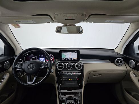 Used 2018 Mercedes-Benz GLC 300 4MATIC image 32