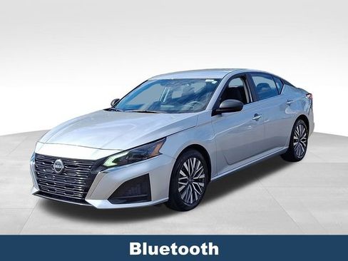 Used 2024 Nissan Altima 2.5 SV image 4