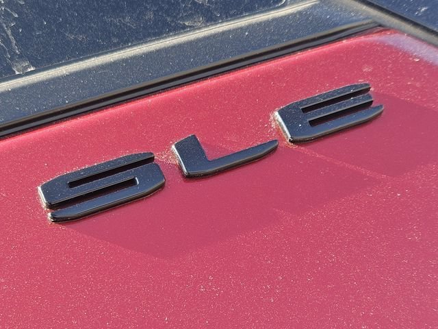 Used 2024 GMC Terrain SLE w/ Driver Convenience Package FWD image 12