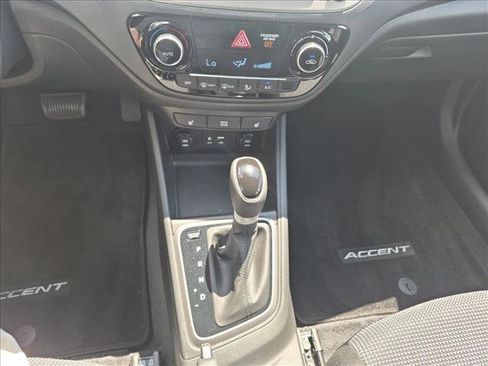 Used 2022 Hyundai Accent Limited FWD image 12