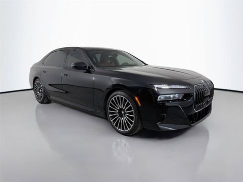 New 2026 BMW i7 xDrive60 w/ Executive Package AWD/4WD image 3