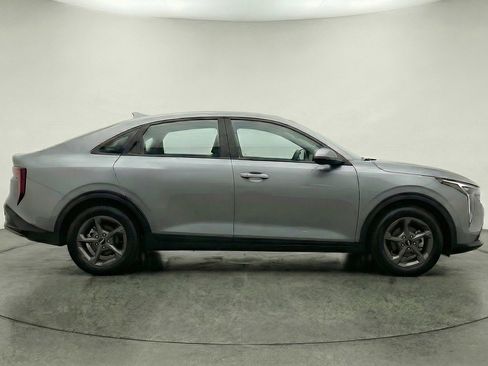 Used 2025 Kia K4 LXS image 11