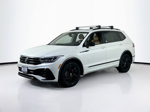 Used 2022 Volkswagen Tiguan SE R-Line image 1