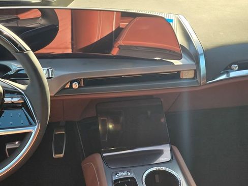 New 2026 Cadillac Vistiq Platinum image 16