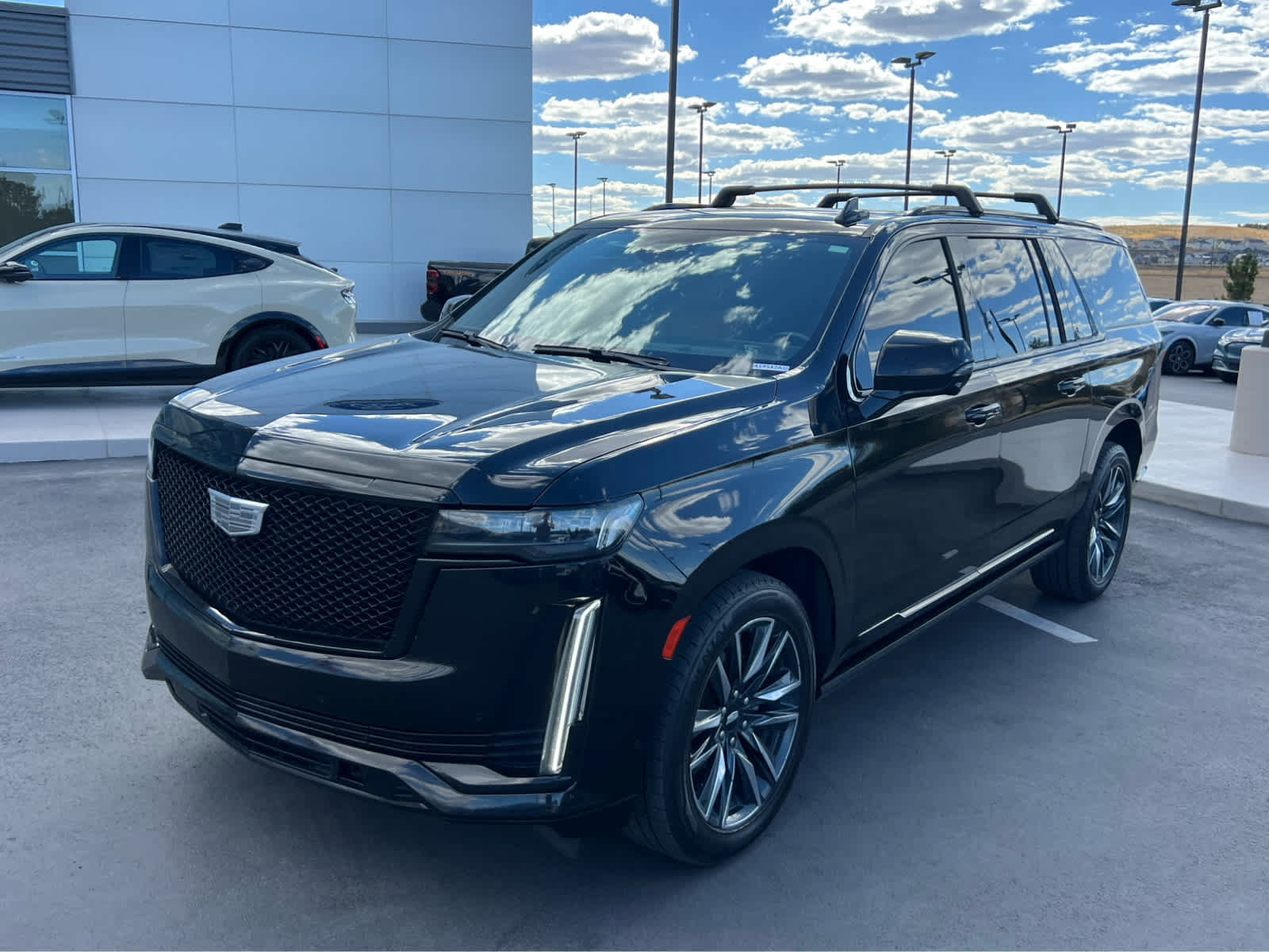 Used 2021 Cadillac Escalade ESV Sport w/ Driver Assist Tech Package AWD/4WD image 2