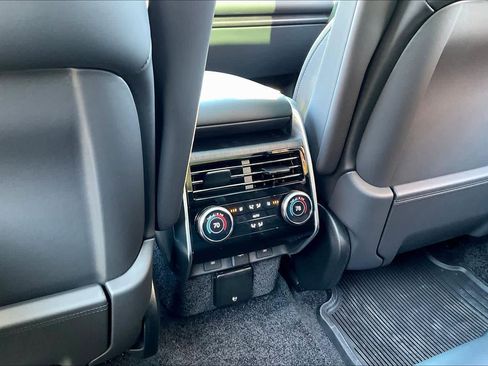 New 2025 Land Rover Range Rover Long Wheelbase SE image 16