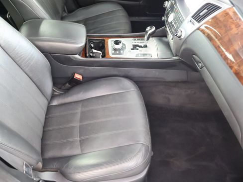 Used 2013 Hyundai Equus Signature RWD image 52