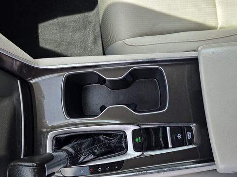Used 2018 Honda Accord LX image 19