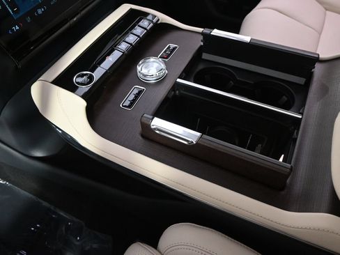 New 2027 Lincoln Navigator Reserve AWD/4WD image 32