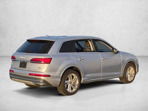 Used 2022 Audi Q7 3.0T Premium Plus w/ Premium Plus Package AWD/4WD image 5
