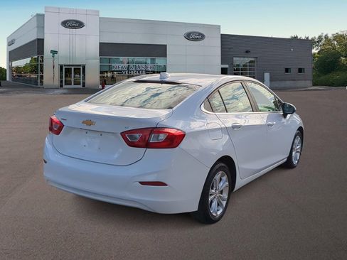 Used 2019 Chevrolet Cruze LT image 11