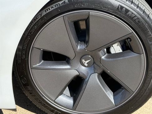 Used 2023 Tesla Model 3 Standard Range image 8