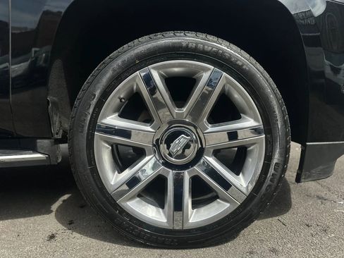 Used 2019 Cadillac Escalade Luxury AWD/4WD image 34