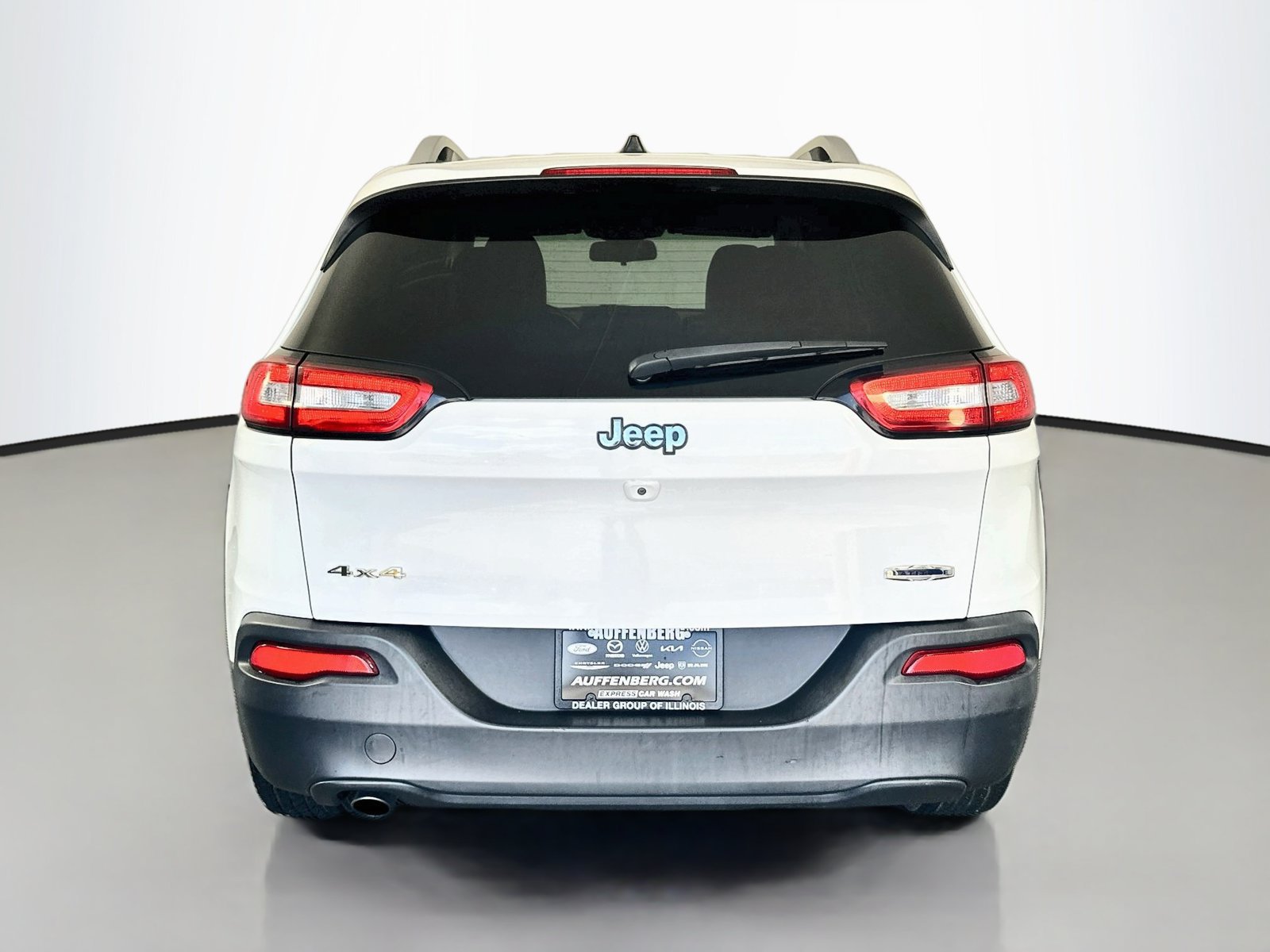 Used 2018 Jeep Cherokee Latitude Plus w/ Cold Weather Group AWD/4WD image 6