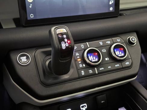 Used 2020 Land Rover Defender 110 First Edition image 36