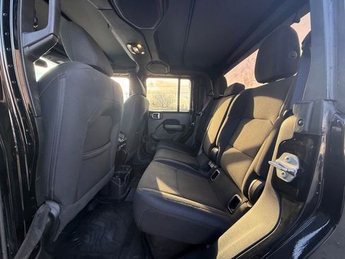 Used 2021 Jeep Gladiator Willys image 22