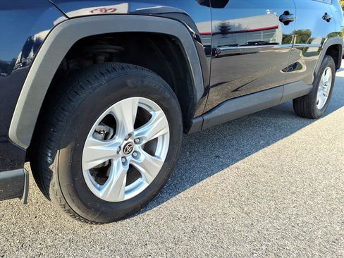Used 2021 Toyota RAV4 XLE AWD/4WD image 9