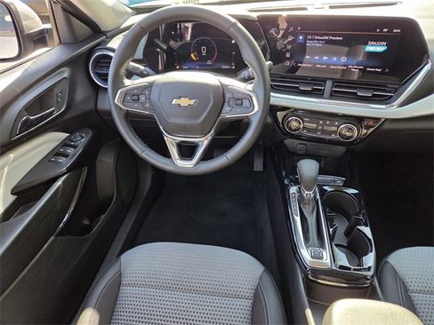 Certified 2025 Chevrolet Trax LT w/ LT Convenience Package image 14