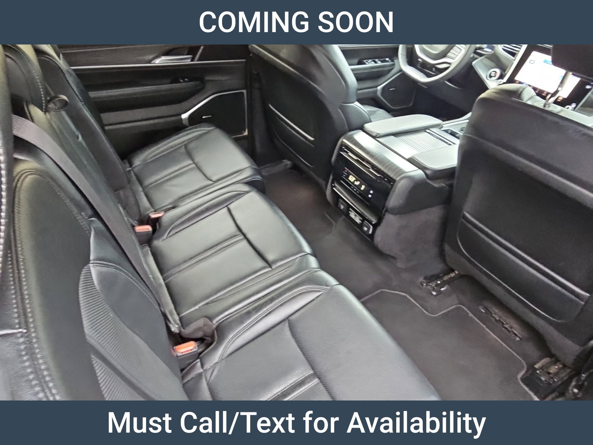 Used 2024 Jeep Wagoneer L Series II AWD/4WD image 11