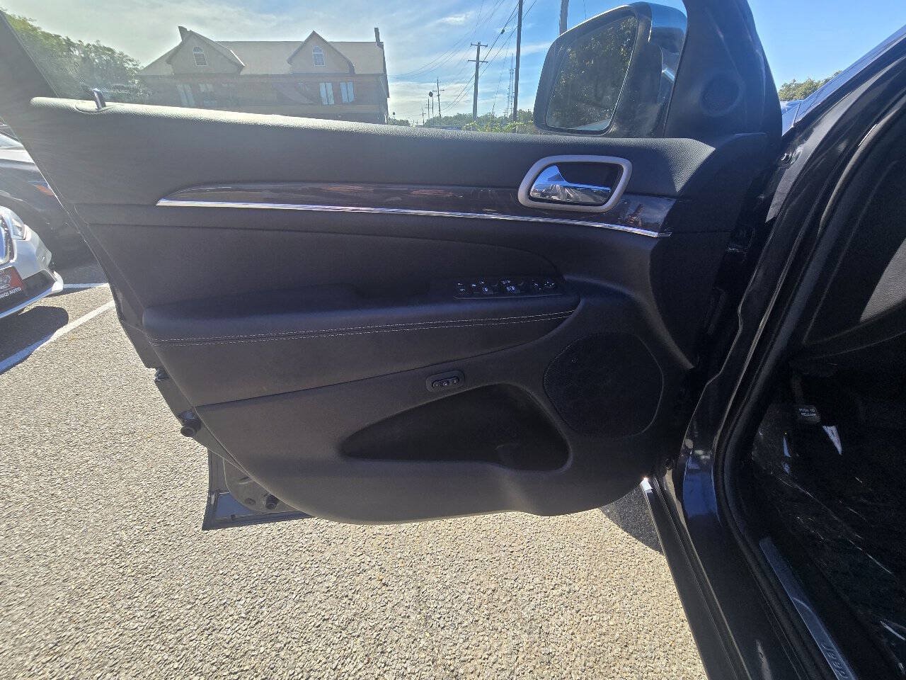 Used 2014 Jeep Grand Cherokee Overland w/ Advanced Technology Group AWD/4WD image 20
