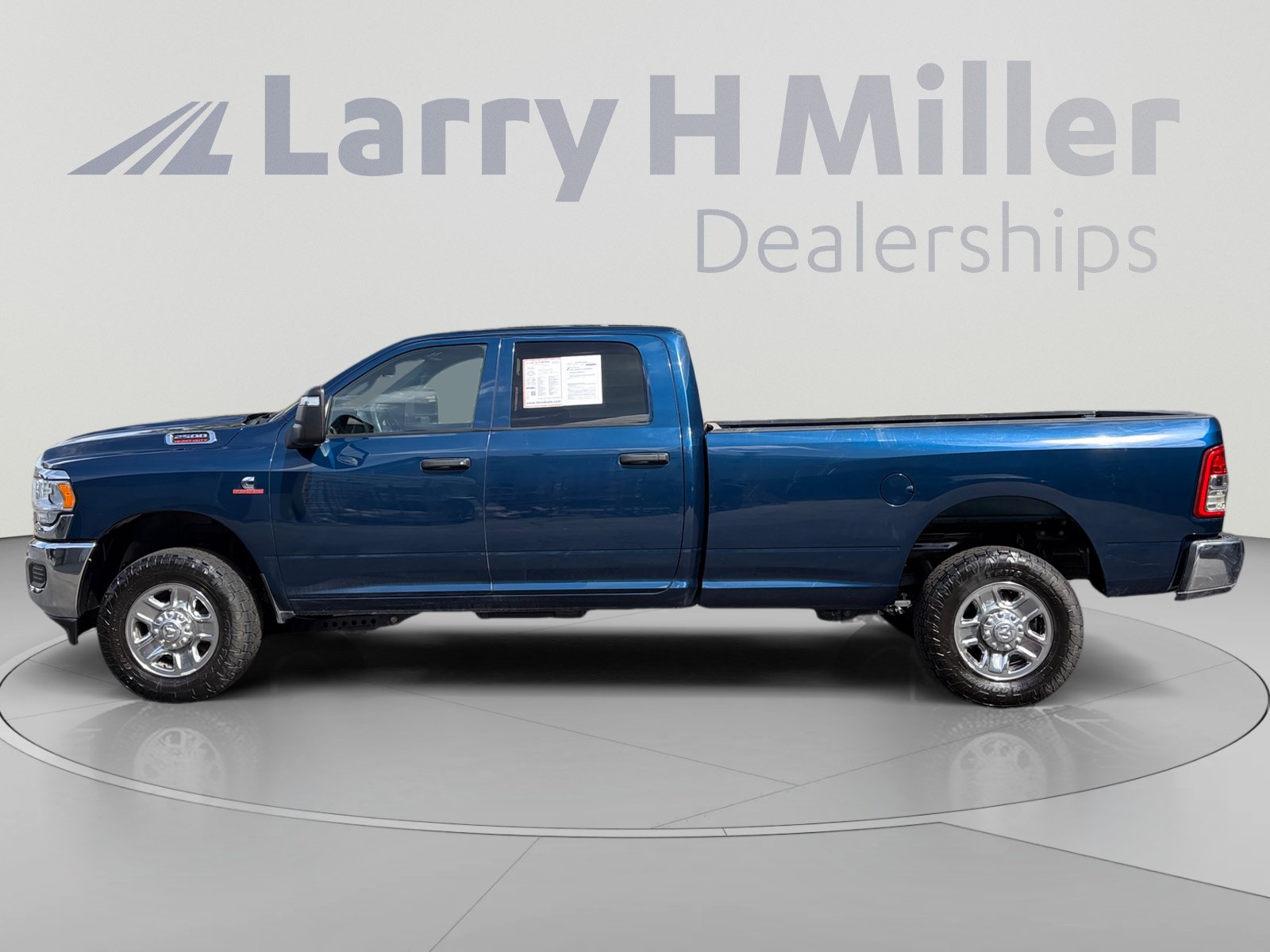Used 2024 RAM 2500 Tradesman w/ Chrome Appearance Group AWD/4WD image 2