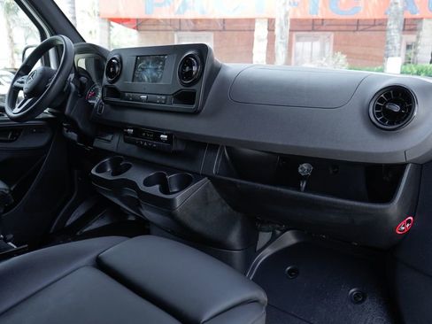 Used 2024 Mercedes-Benz Sprinter 2500 w/ Acoustic Package image 36