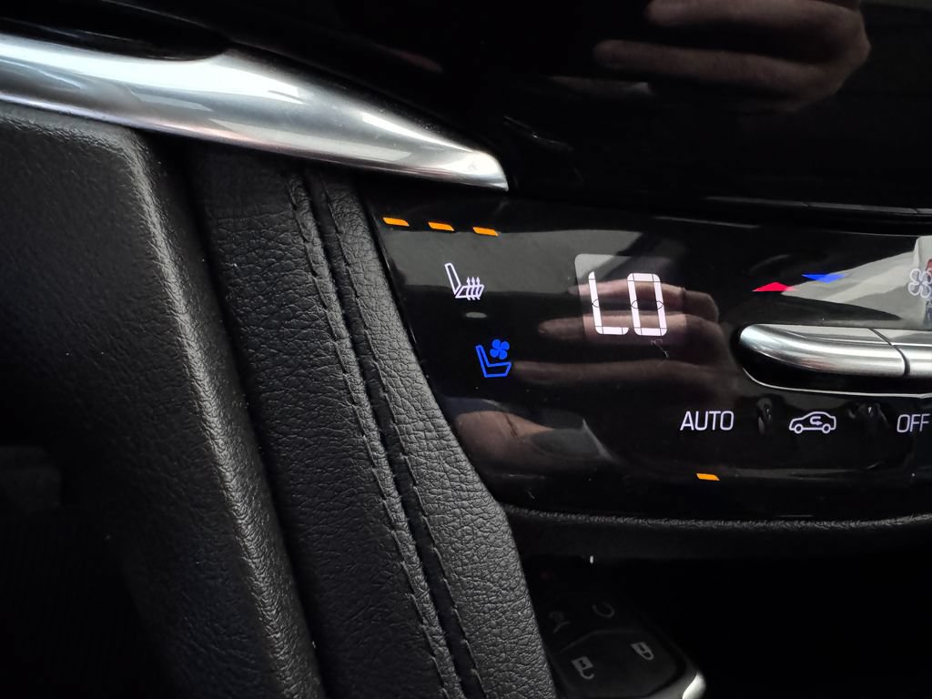 Used 2023 Cadillac XT6 Premium Luxury AWD/4WD image 25
