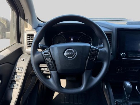 Used 2022 Nissan Frontier SV AWD/4WD image 18