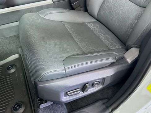 Used 2025 Toyota Tundra Limited AWD/4WD image 21