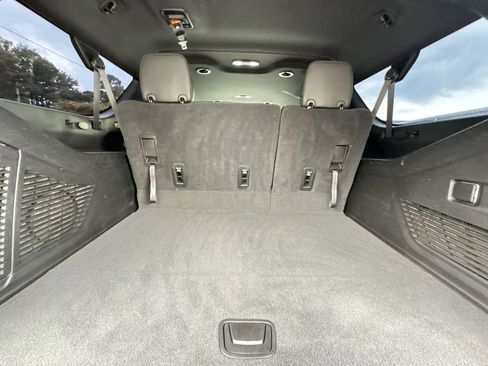 Used 2024 Chevrolet Suburban LT RWD image 35