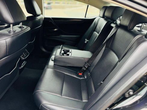 Used 2019 Lexus ES 300h w/ Premium Package image 12