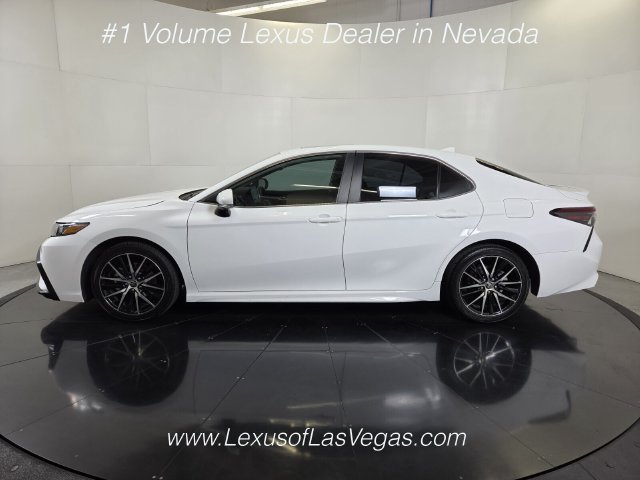 Used 2024 Toyota Camry SE w/ Convenience Package FWD image 3