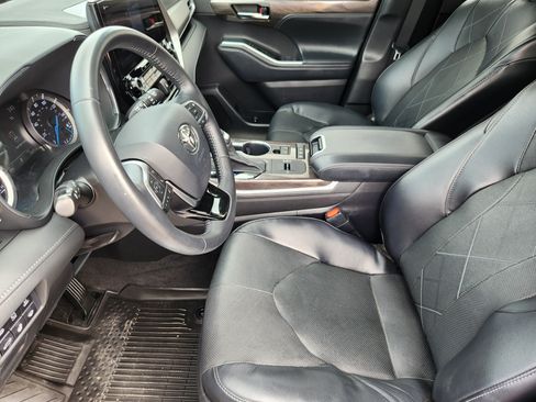 Used 2021 Toyota Highlander Platinum AWD/4WD image 8