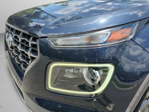 Used 2020 Hyundai Venue FWD image 30