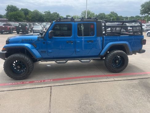 Used 2021 Jeep Gladiator Sport AWD/4WD image 3