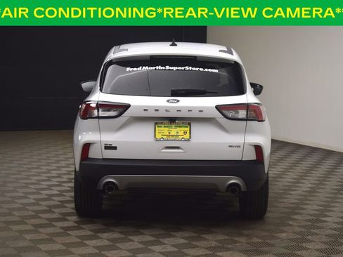 Used 2022 Ford Escape SE image 9