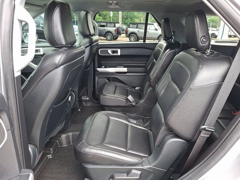 Used 2020 Ford Explorer XLT w/ Equipment Group 202A AWD/4WD image 10