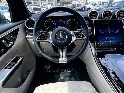 Used 2026 Mercedes-Benz GLC 300 4MATIC image 4