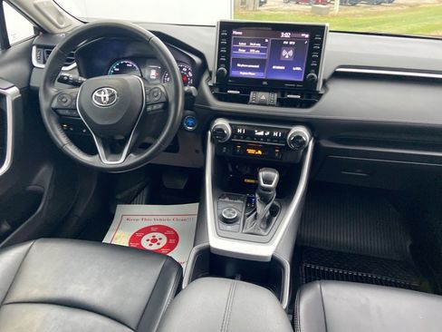 Certified 2022 Toyota RAV4 XLE Premium image 9