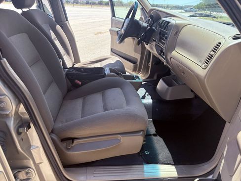 Used 2004 Ford Explorer Sport Trac 2WD image 38