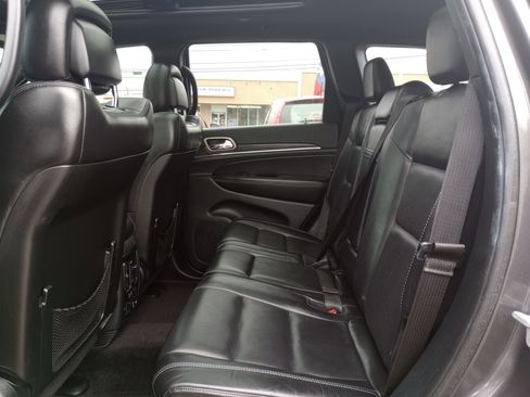 Used 2017 Jeep Grand Cherokee Limited w/ Luxury Group II image 13