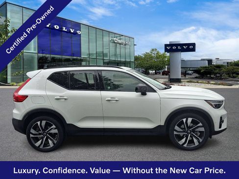 Certified 2024 Volvo XC40 B5 Plus w/ Protection Package Premier AWD/4WD image 8