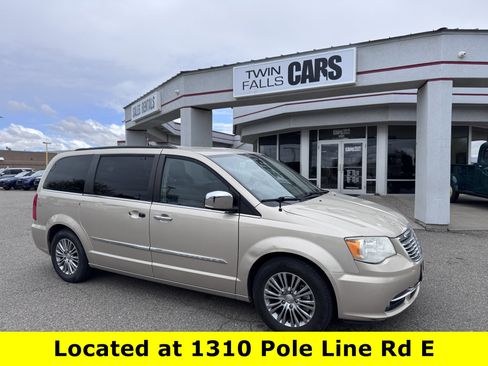 Used 2014 Chrysler Town & Country Touring-L w/ Driver Convenience Group image 1