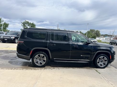 Used 2022 Jeep Wagoneer Series III AWD/4WD image 6