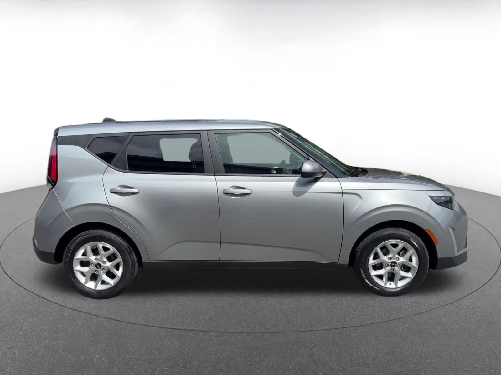 Used 2025 Kia Soul LX w/ LX Technology Package FWD image 15