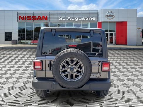 Used 2025 Jeep Wrangler Unlimited Sport AWD/4WD image 3