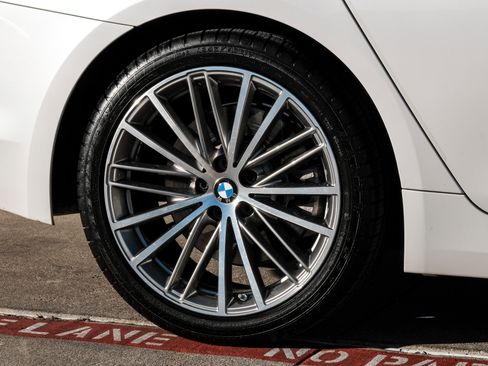 Used 2018 BMW 540i xDrive image 61